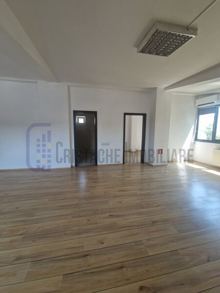 Vila P+3, suprafata utila 345 mp, aflata la 10 min. de P-ta Victoriei