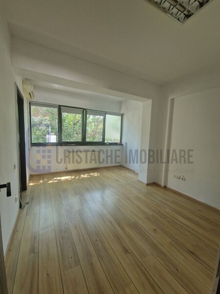 Vila P+3, suprafata utila 345 mp, aflata la 10 min. de P-ta Victoriei