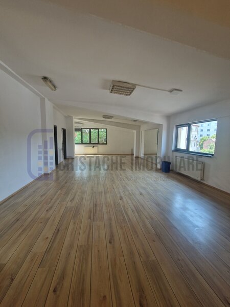 Vila P+3, suprafata utila 345 mp, aflata la 10 min. de P-ta Victoriei